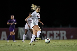 Macy Clem dribbling the ball